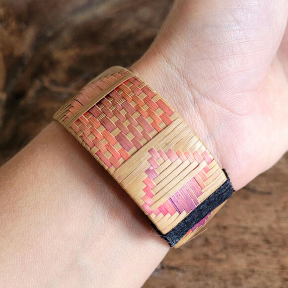 Hand woven grass bracelet - Picture 5 of 5